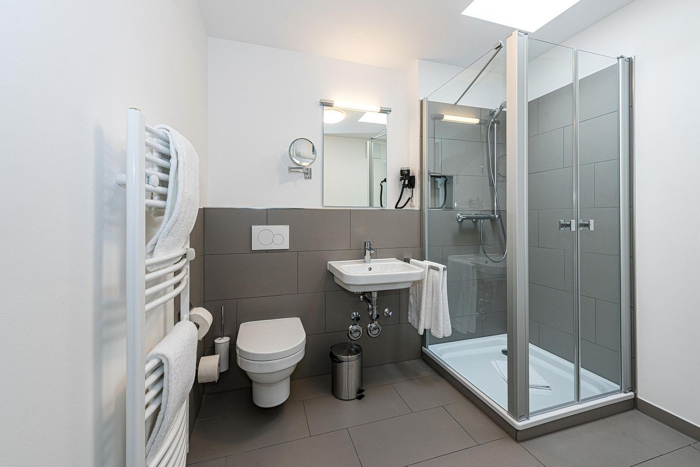 Deichhäuser Anna Küste Deichhäuser Anna Küste 7-34 Bensersiel - Badezimmer mit Dusche