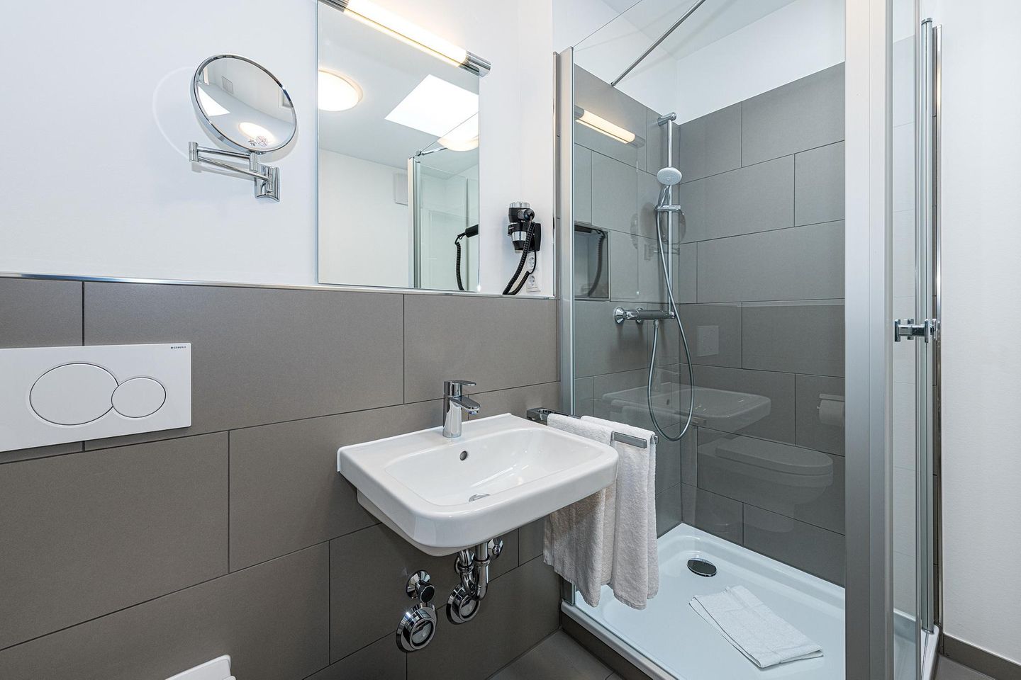 Deichhäuser Anna Küste Deichhäuser Anna Küste 7-34 Bensersiel - Badezimmer mit Dusche