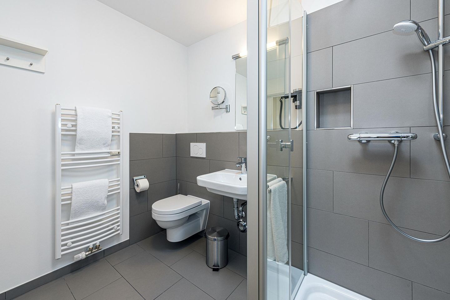 Deichhäuser Anna Küste Deichhäuser Anna Küste 7-34 Bensersiel - Badezimmer mit Dusche