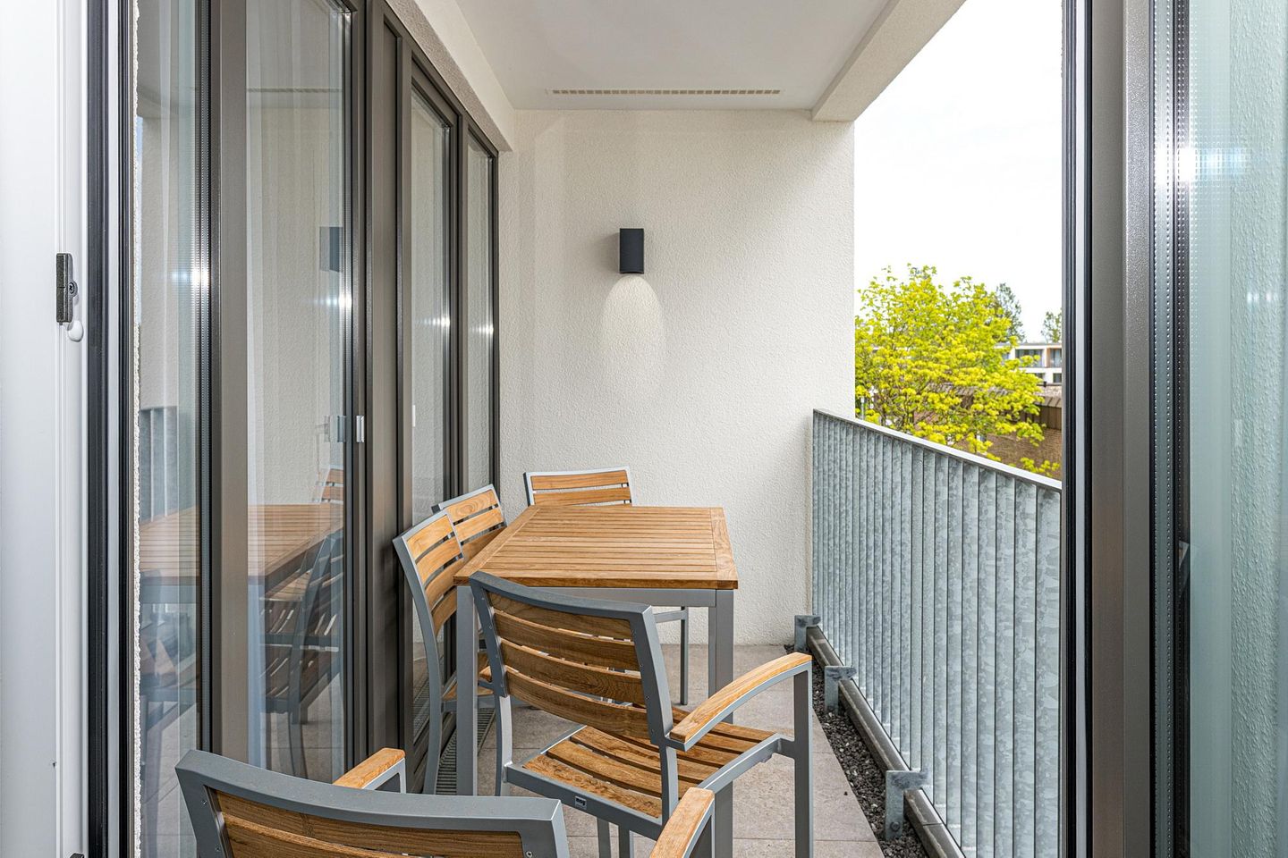 Deichhäuser Anna Küste Deichhäuser Anna Küste 7-34 Bensersiel - Balkon mit Gartenmöbeln