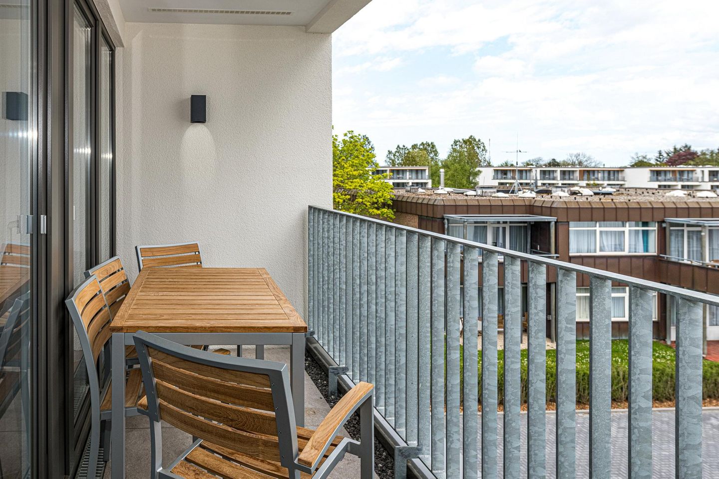 Deichhäuser Anna Küste Deichhäuser Anna Küste 7-34 Bensersiel - Balkon mit Gartenmöbeln