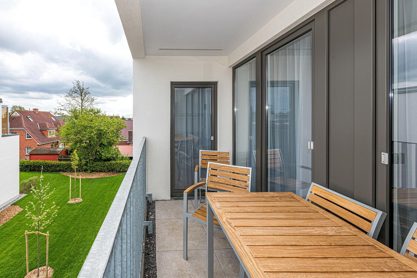 Deichhäuser Anna Küste Deichhäuser Anna Küste 7-34 Bensersiel - Balkon mit Gartenmöbeln