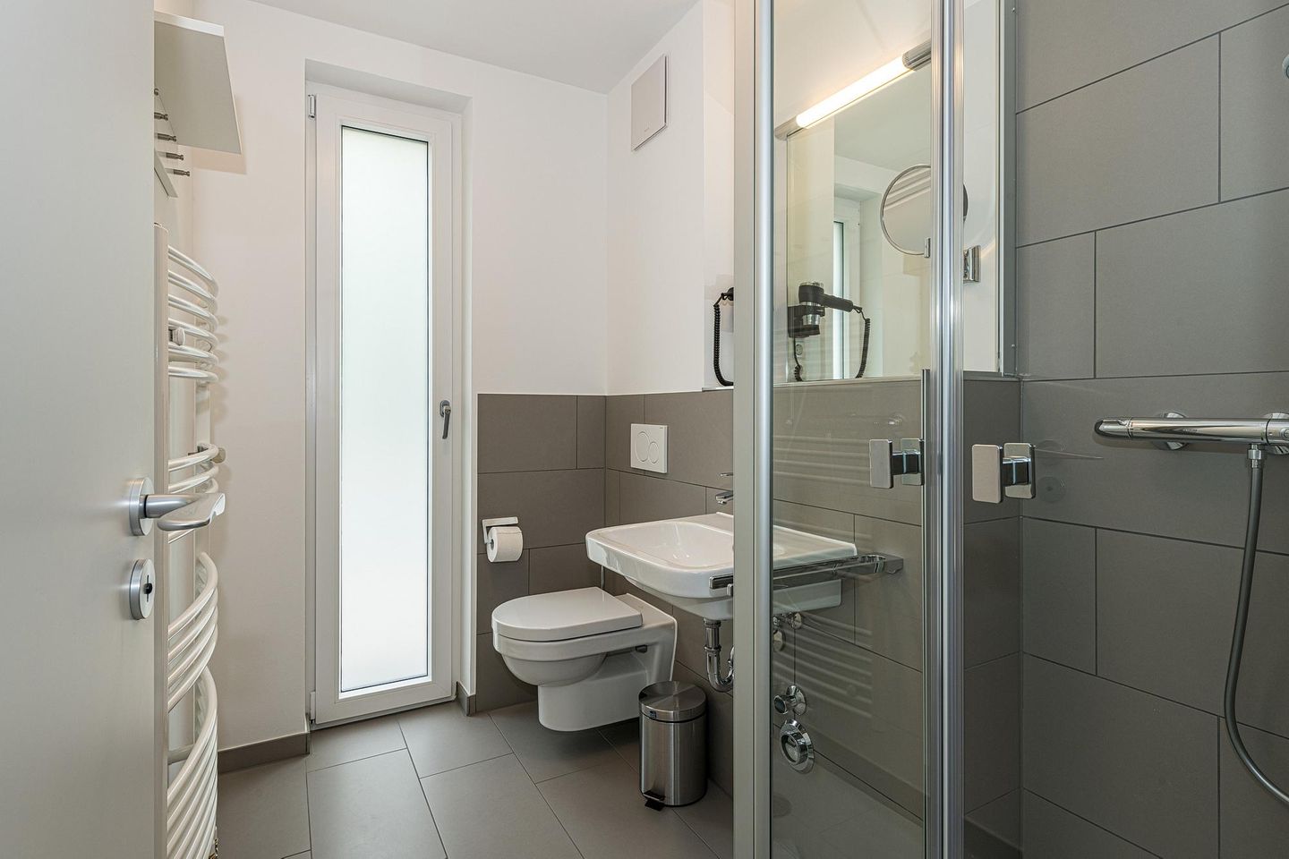 Deichhäuser Anna Küste Deichhäuser Anna Küste 8-10 Bensersiel - Badezimmer mit Dusche