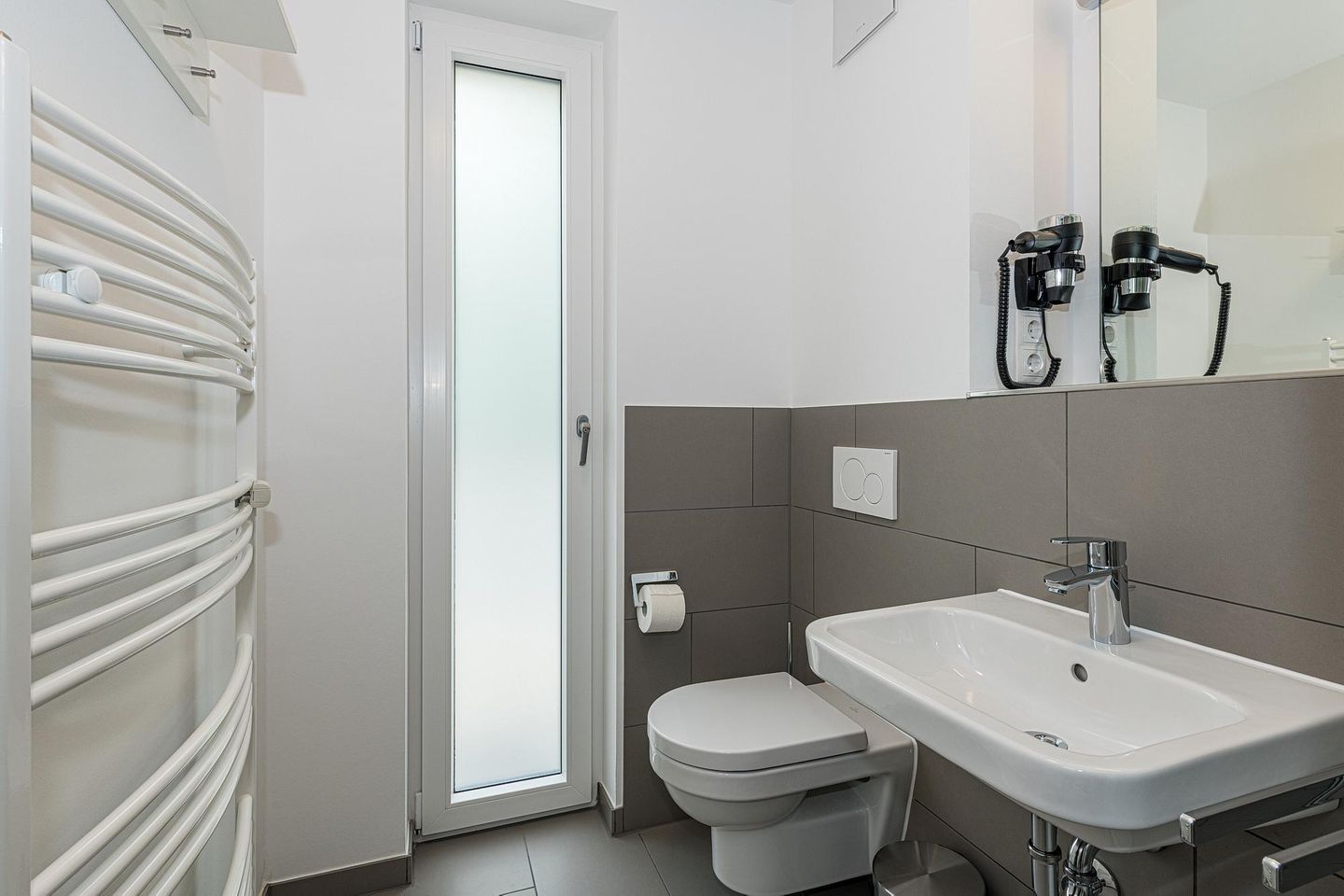 Deichhäuser Anna Küste Deichhäuser Anna Küste 8-10 Bensersiel - Badezimmer mit Dusche