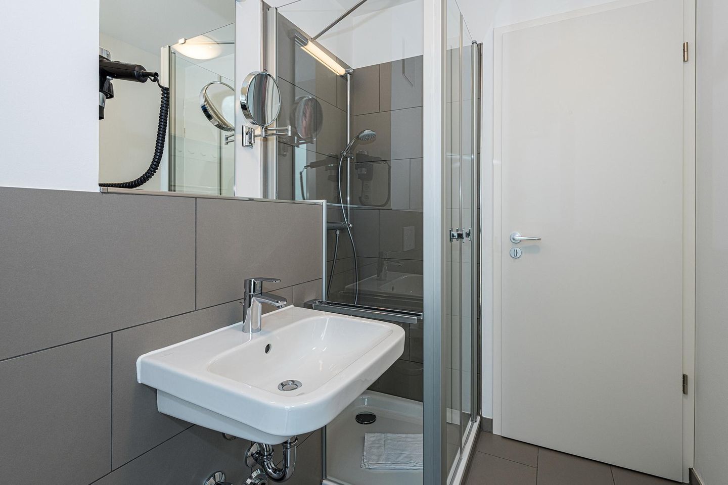 Deichhäuser Anna Küste Deichhäuser Anna Küste 8-10 Bensersiel - Badezimmer mit Dusche