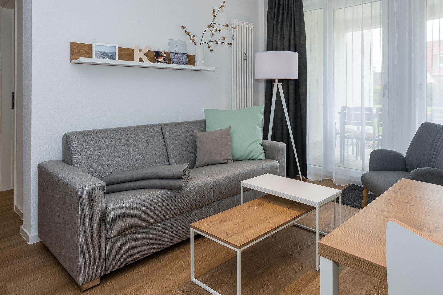 Deichhäuser Anna Küste Deichhäuser Anna Küste 8-11 Bensersiel - Wohn-Essbereich mit Couch