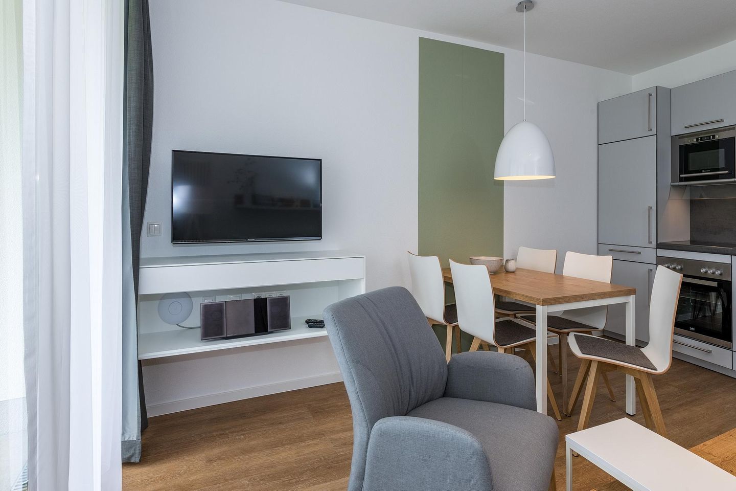 Deichhäuser Anna Küste Deichhäuser Anna Küste 8-11 Bensersiel - Wohn-Essbereich mit Couch