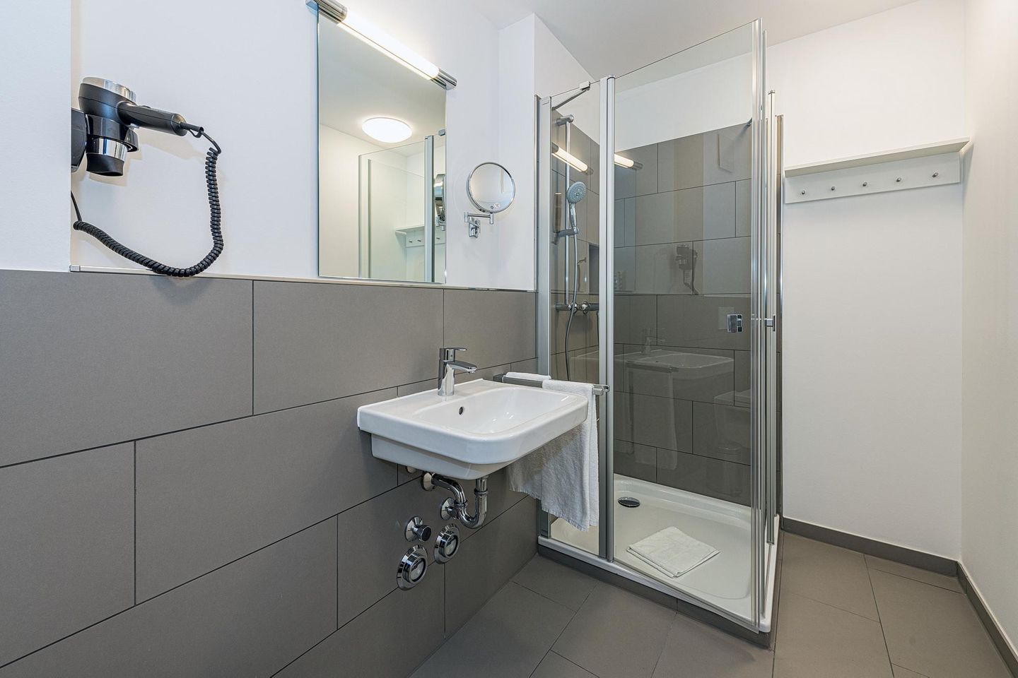 Deichhäuser Anna Küste Deichhäuser Anna Küste 8-11 Bensersiel - Badezimmer mit Dusche