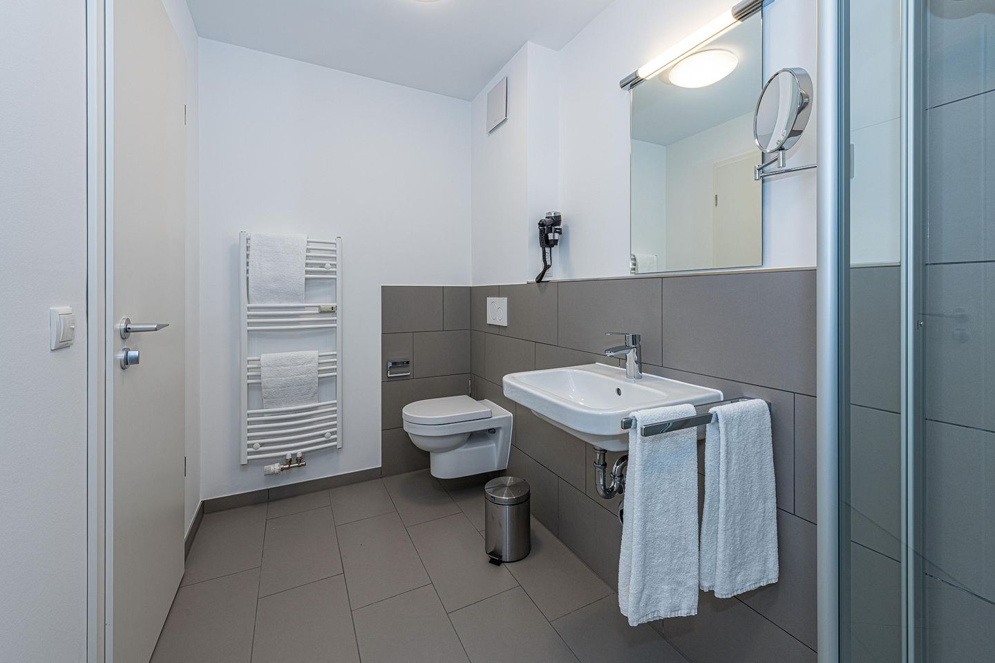 Deichhäuser Anna Küste Deichhäuser Anna Küste 8-11 Bensersiel - Badezimmer mit Dusche