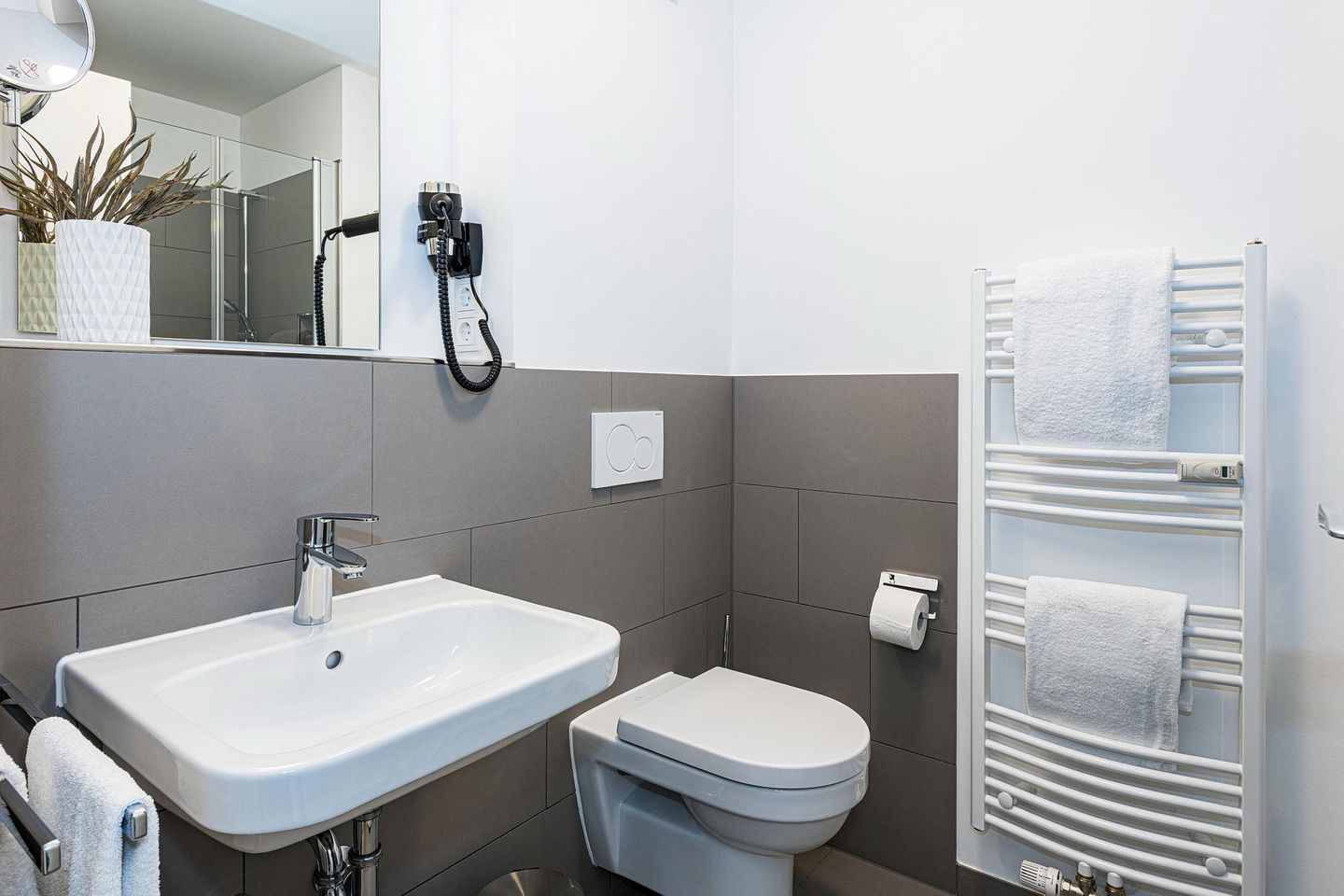 Deichhäuser Anna Küste Deichhäuser Anna Küste 8-12 Bensersiel - Badezimmer mit Dusche