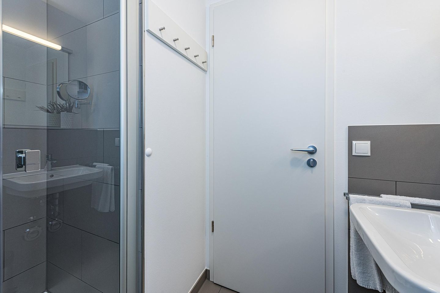 Deichhäuser Anna Küste Deichhäuser Anna Küste 8-12 Bensersiel - Badezimmer mit Dusche