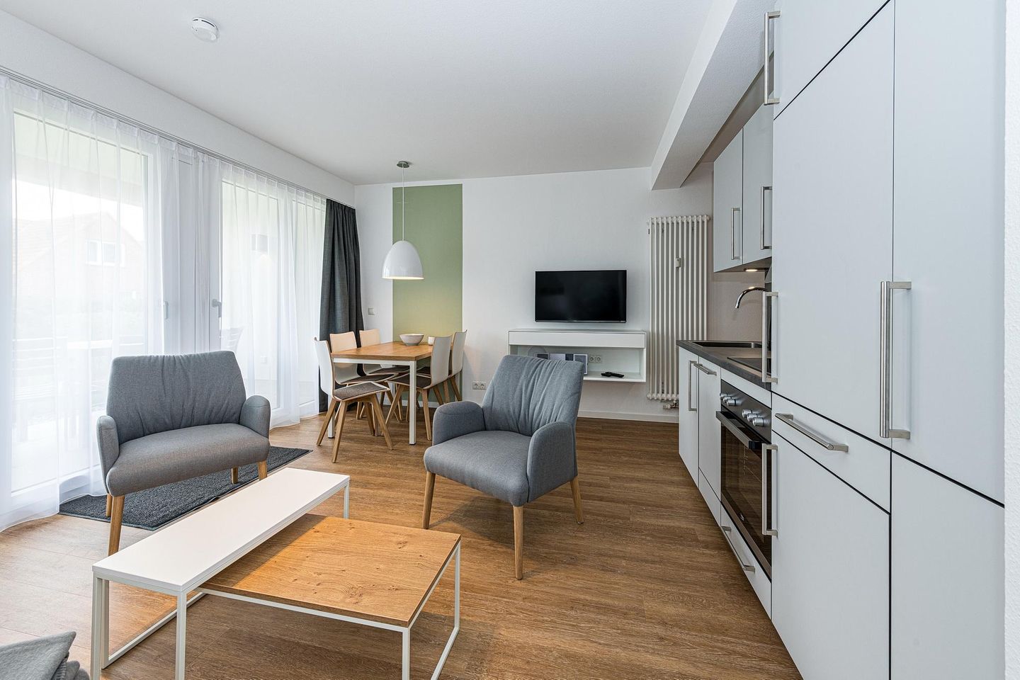 Deichhäuser Anna Küste Deichhäuser Anna Küste 8-13 Bensersiel - Wohn-Essbereich mit Couch