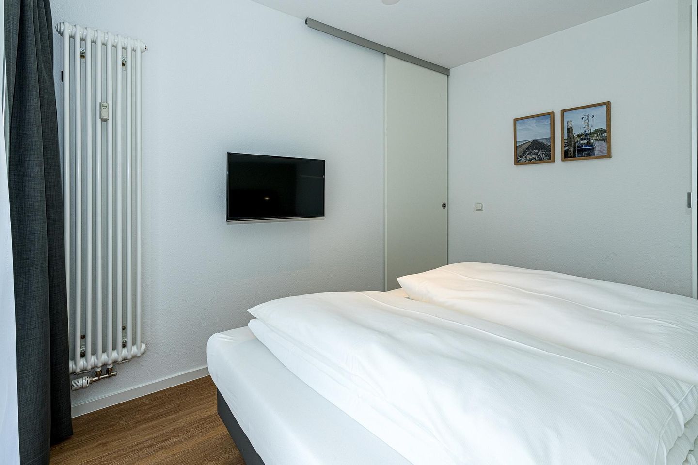 Deichhäuser Anna Küste Deichhäuser Anna Küste 8-13 Bensersiel - Schlafzimmer mit Doppelbett