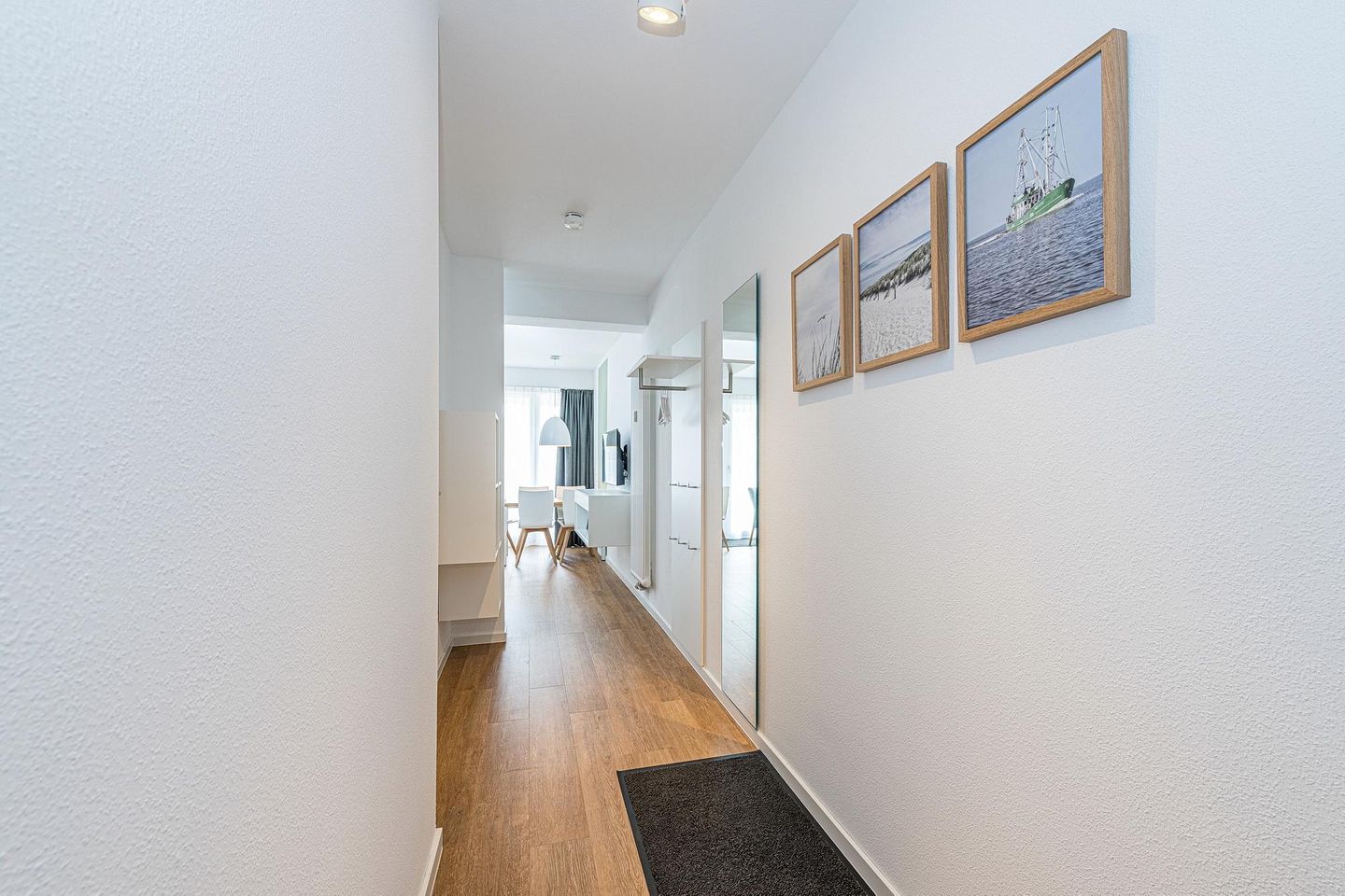 Deichhäuser Anna Küste Deichhäuser Anna Küste 8-13 Bensersiel - Flur mit Garderobe