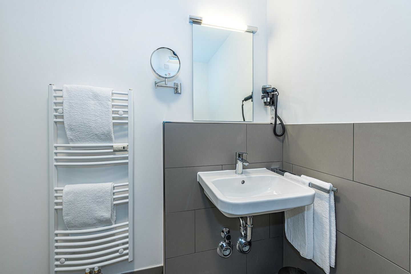 Deichhäuser Anna Küste Deichhäuser Anna Küste 8-13 Bensersiel - Badezimmer mit Dusche