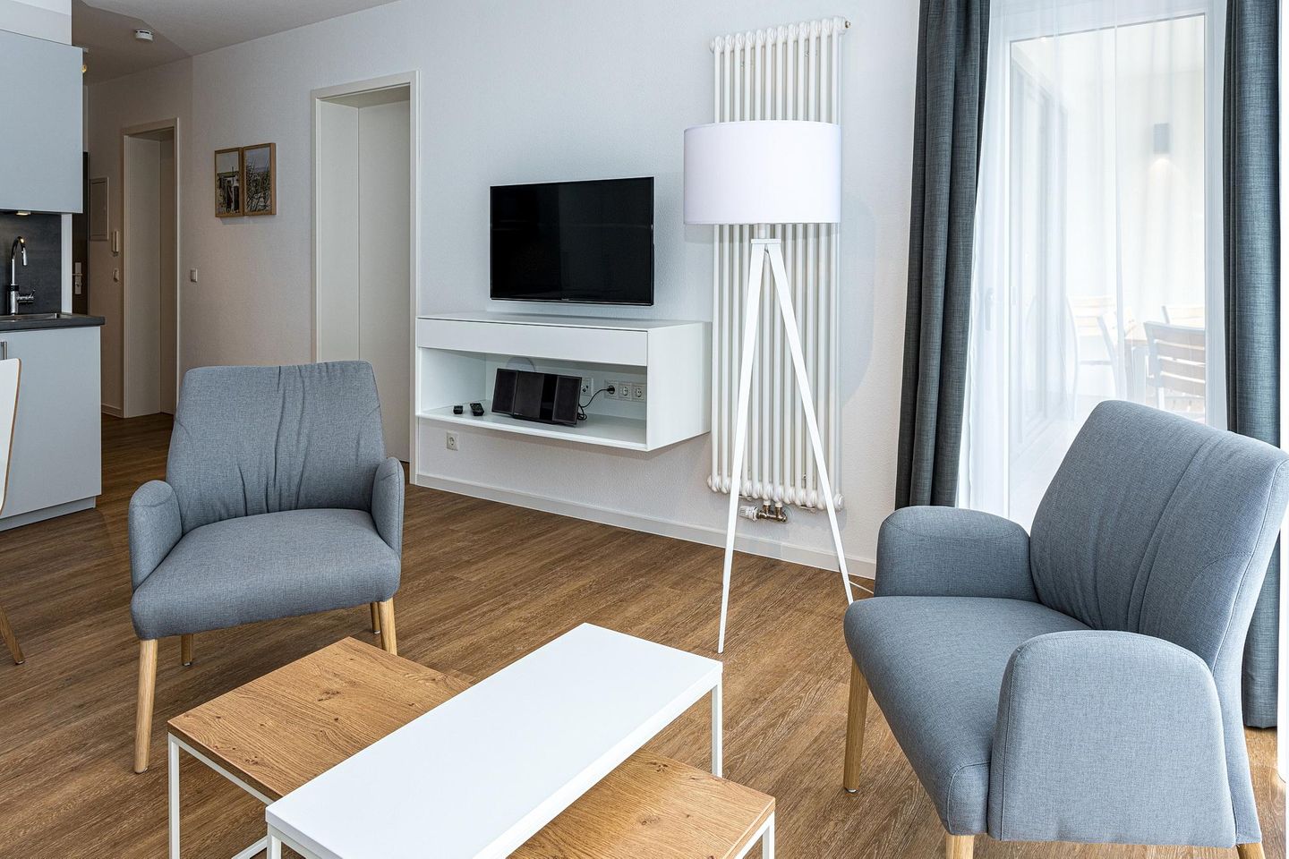 Deichhäuser Anna Küste Deichhäuser Anna Küste 8-14 Bensersiel - Wohn-Essbereich mit Couch