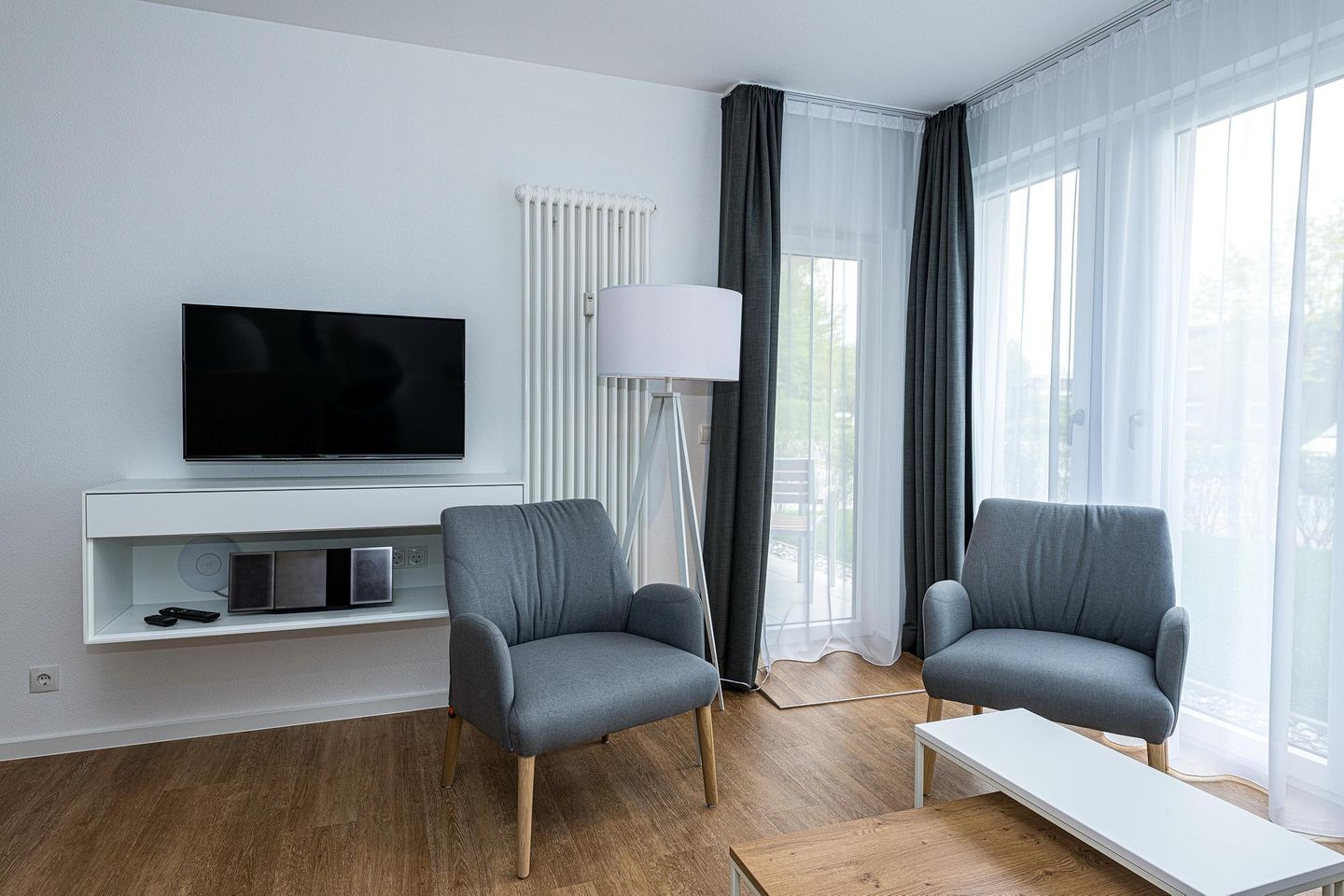 Deichhäuser Anna Küste Deichhäuser Anna Küste 8-14 Bensersiel - Wohn-Essbereich mit Couch