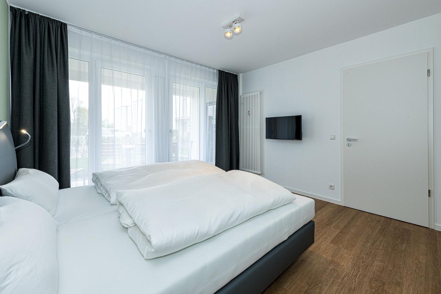 Deichhäuser Anna Küste Deichhäuser Anna Küste 8-14 Bensersiel - Schlafzimmer mit Doppelbett