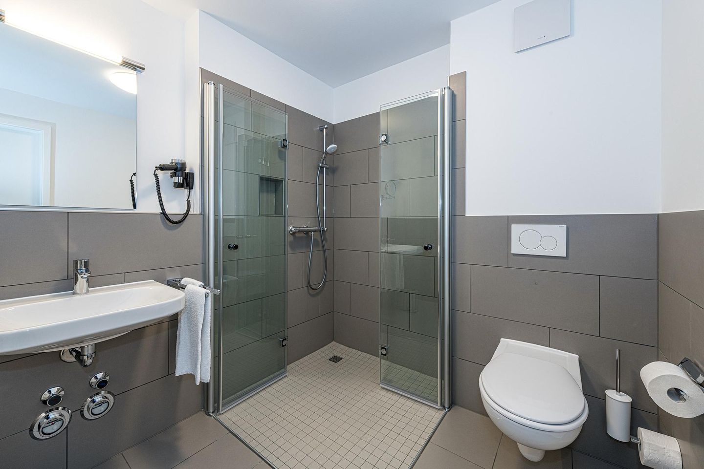 Deichhäuser Anna Küste Deichhäuser Anna Küste 8-14 Bensersiel - Badezimmer mit Dusche