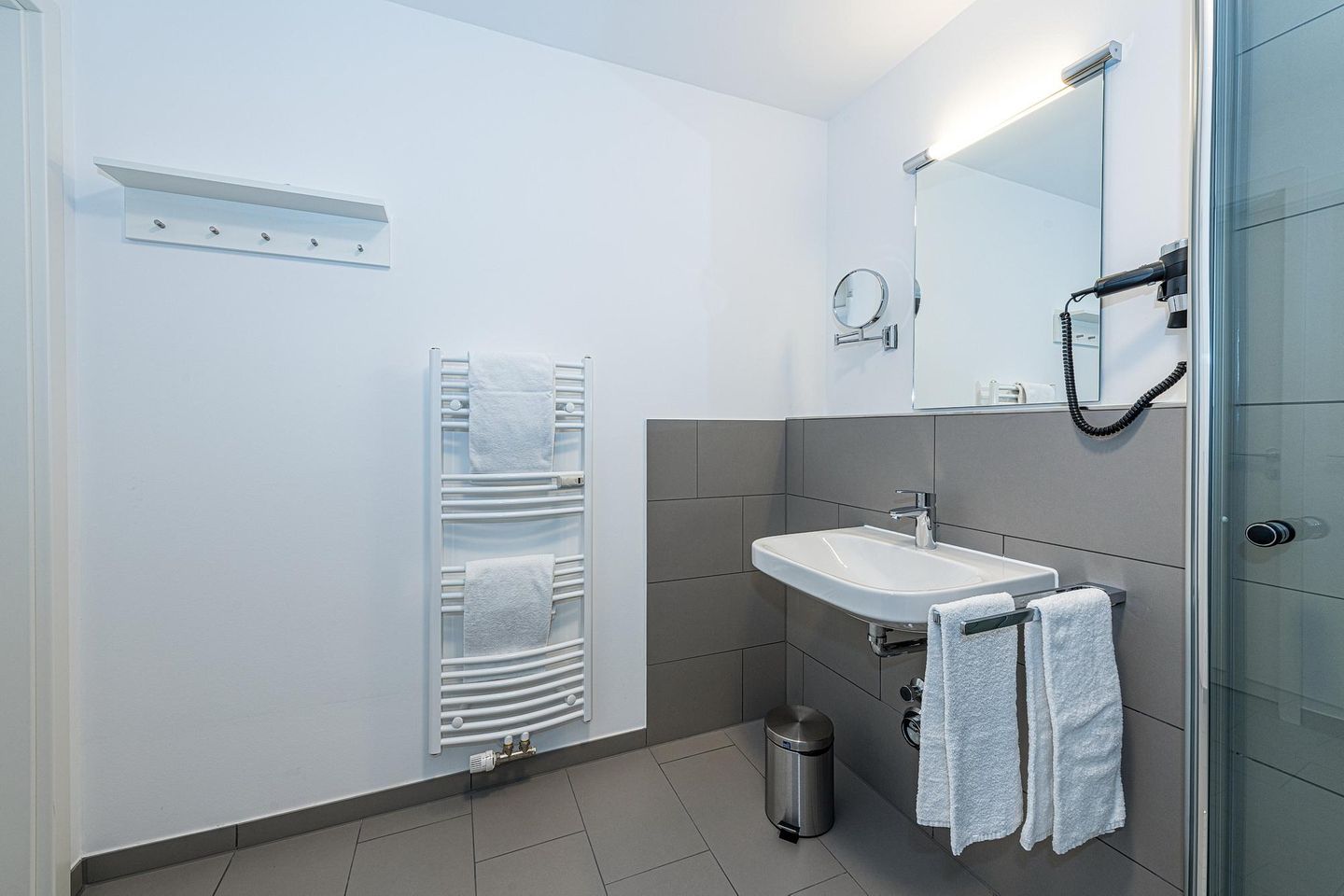 Deichhäuser Anna Küste Deichhäuser Anna Küste 8-14 Bensersiel - Badezimmer mit Dusche