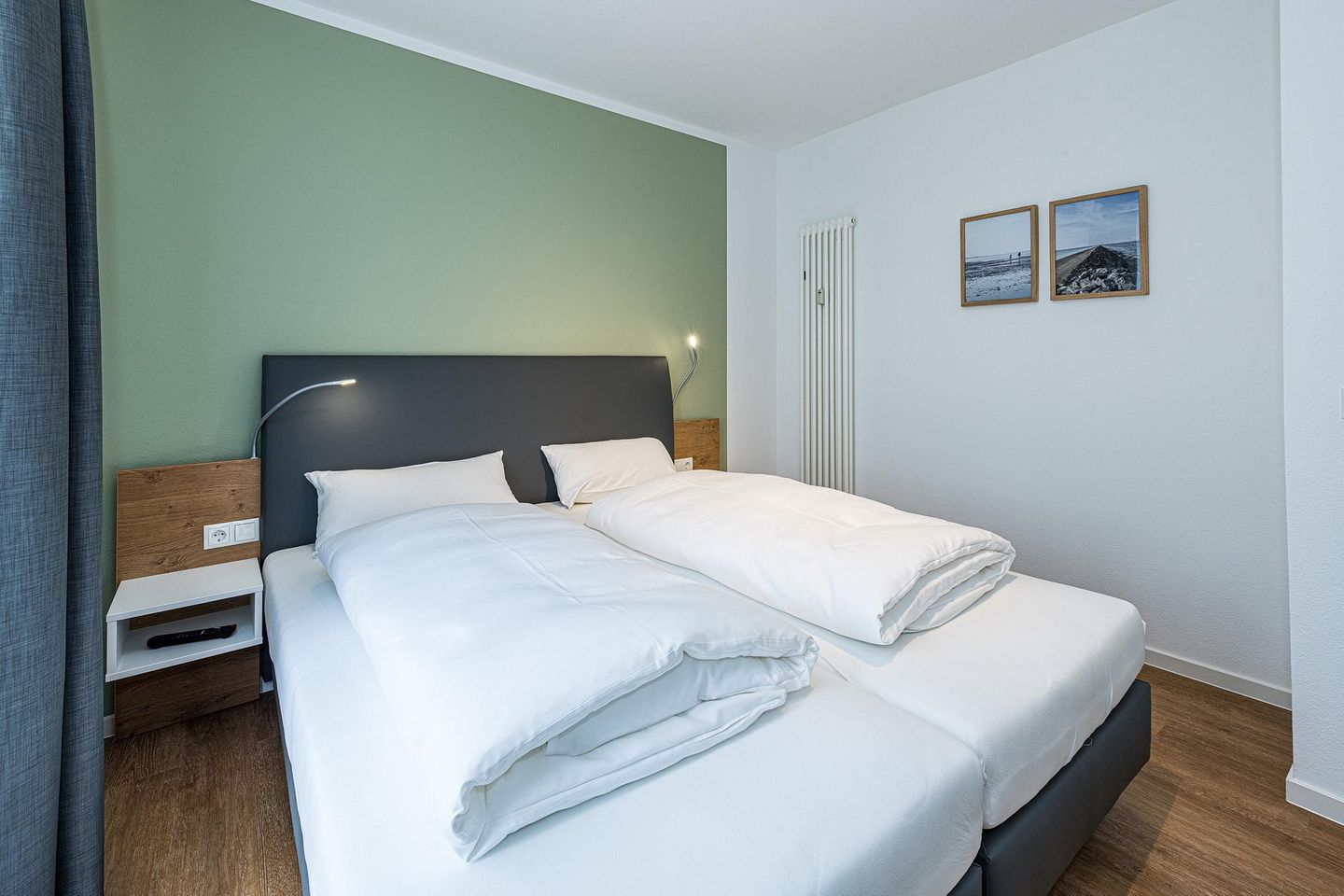 Deichhäuser Anna Küste Deichhäuser Anna Küste 8-20 Bensersiel - Schlafzimmer mit Doppelbett