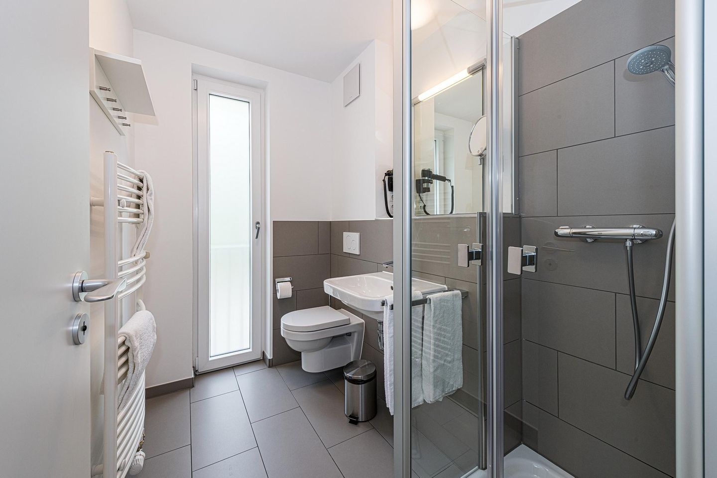 Deichhäuser Anna Küste Deichhäuser Anna Küste 8-20 Bensersiel - Badezimmer mit Dusche