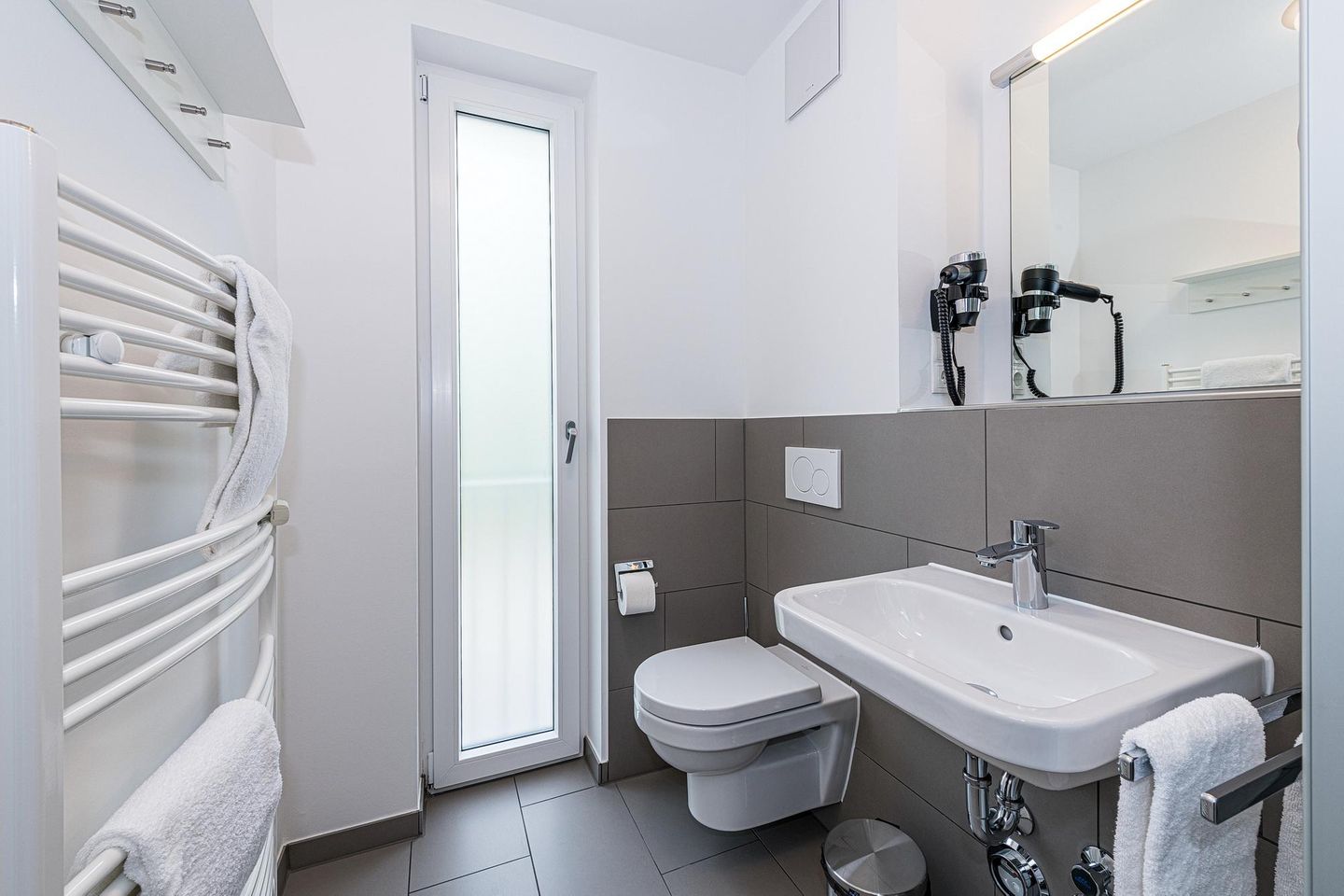 Deichhäuser Anna Küste Deichhäuser Anna Küste 8-20 Bensersiel - Badezimmer mit Dusche