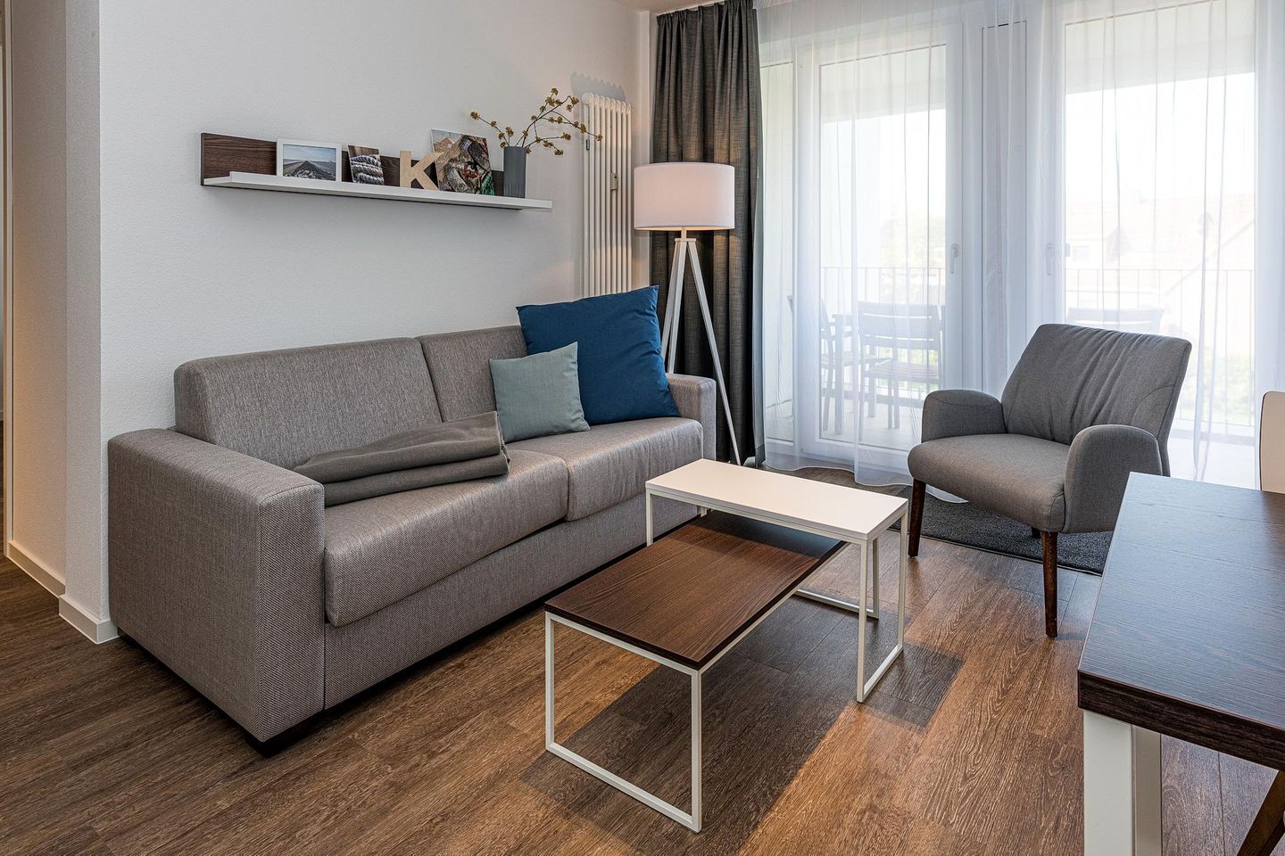 Deichhäuser Anna Küste Deichhäuser Anna Küste 8-21 Bensersiel - Wohn-Essbereich mit Couch