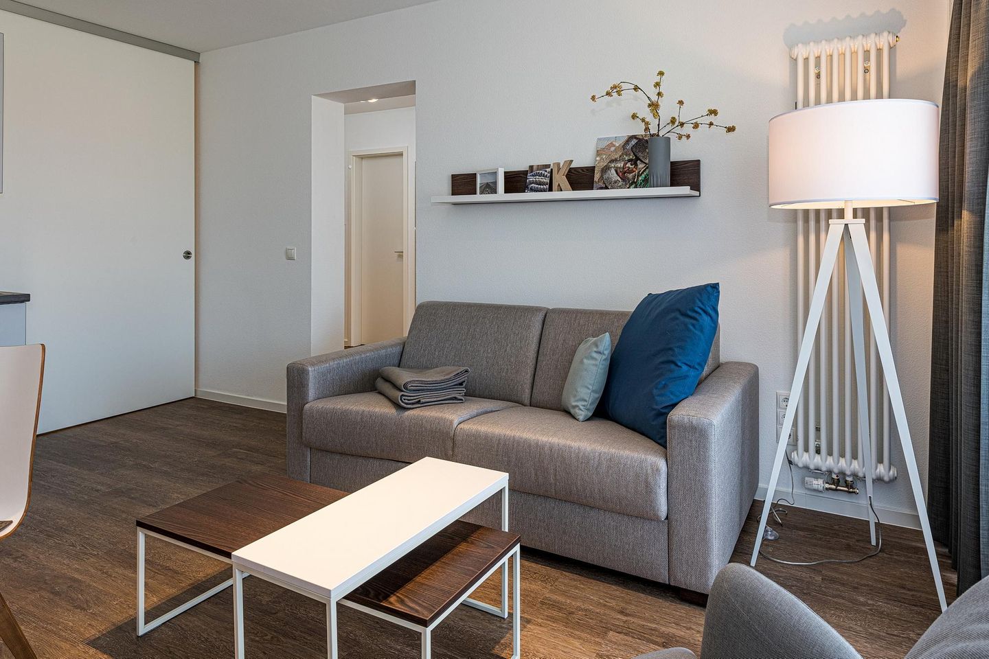 Deichhäuser Anna Küste Deichhäuser Anna Küste 8-21 Bensersiel - Wohn-Essbereich mit Couch