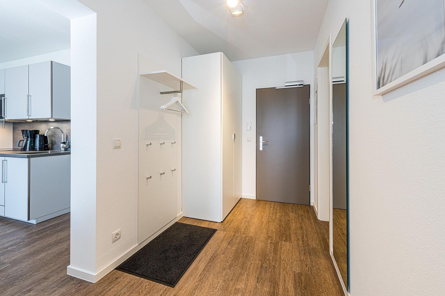 Deichhäuser Anna Küste Deichhäuser Anna Küste 8-21 Bensersiel - Flur mit Garderobe