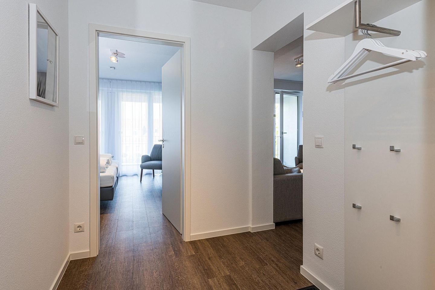 Deichhäuser Anna Küste Deichhäuser Anna Küste 8-21 Bensersiel - Flur mit Garderobe