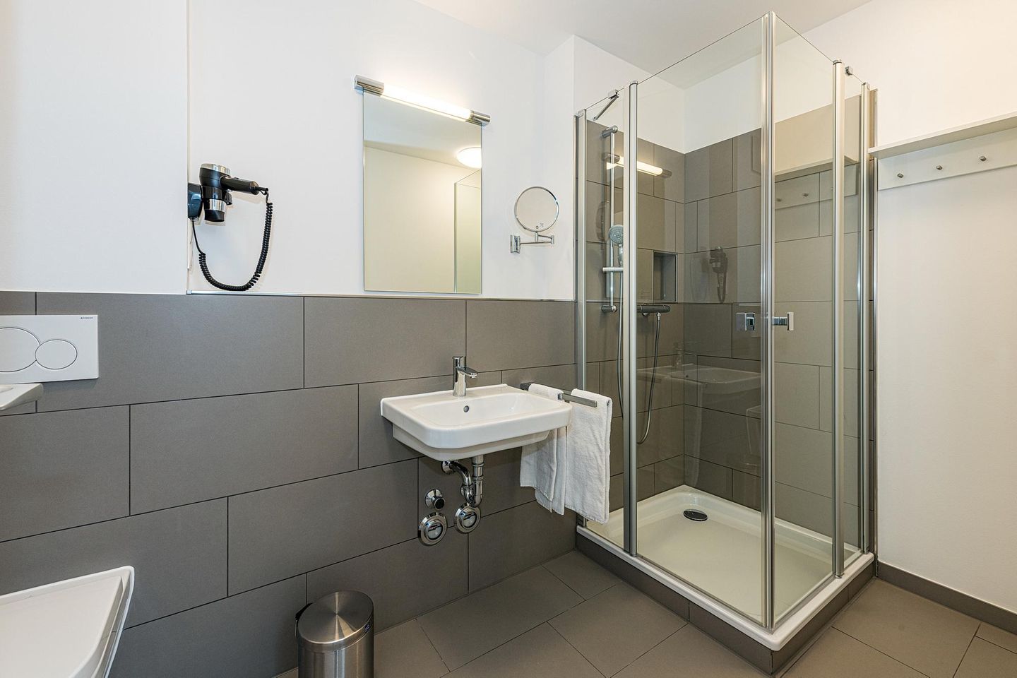 Deichhäuser Anna Küste Deichhäuser Anna Küste 8-21 Bensersiel - Badezimmer mit Dusche