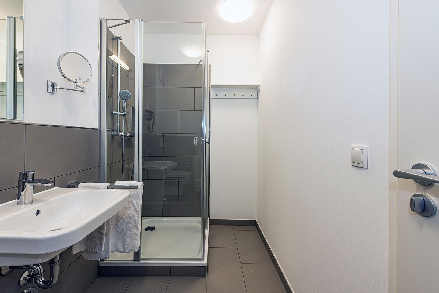 Deichhäuser Anna Küste Deichhäuser Anna Küste 8-21 Bensersiel - Badezimmer mit Dusche