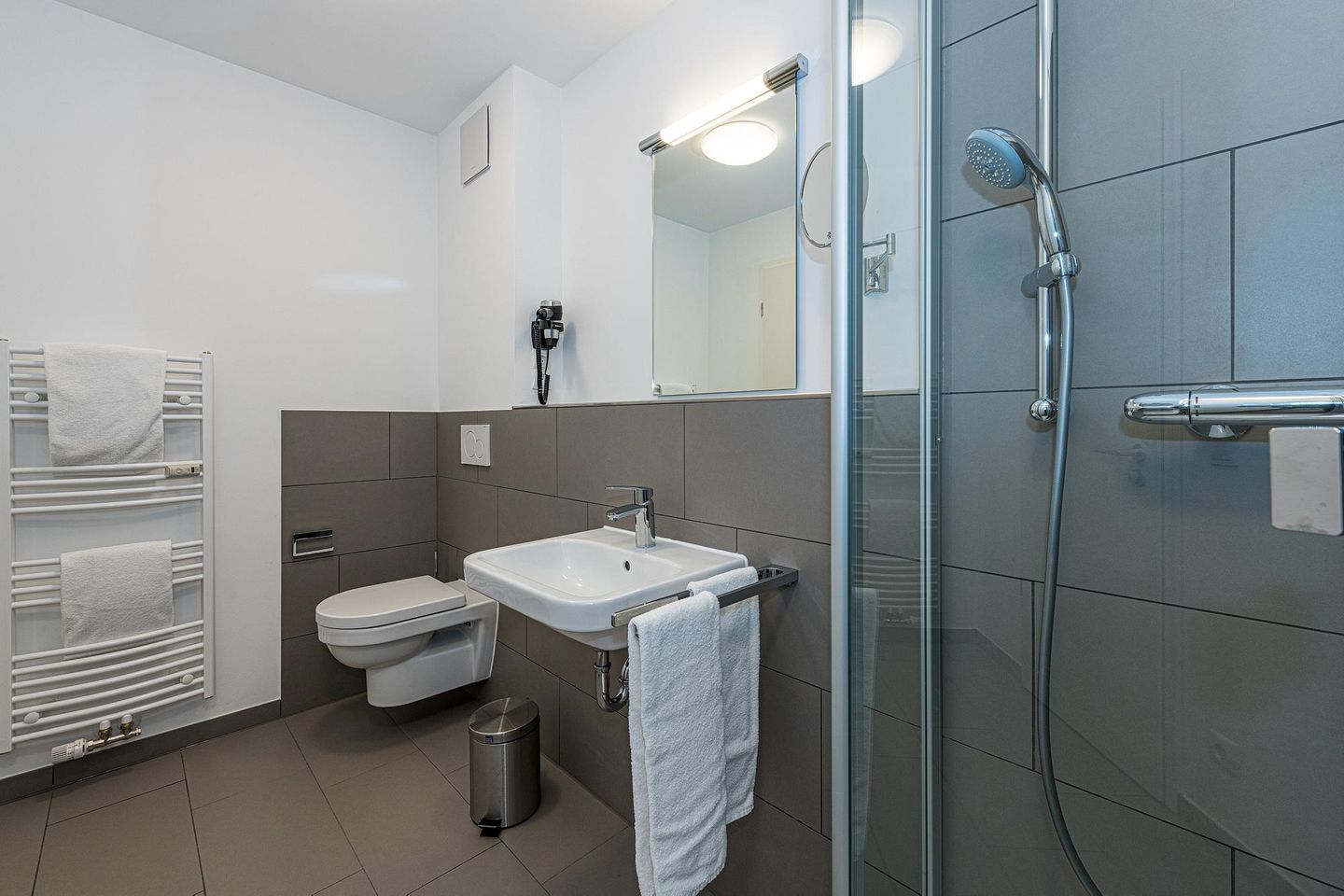 Deichhäuser Anna Küste Deichhäuser Anna Küste 8-21 Bensersiel - Badezimmer mit Dusche