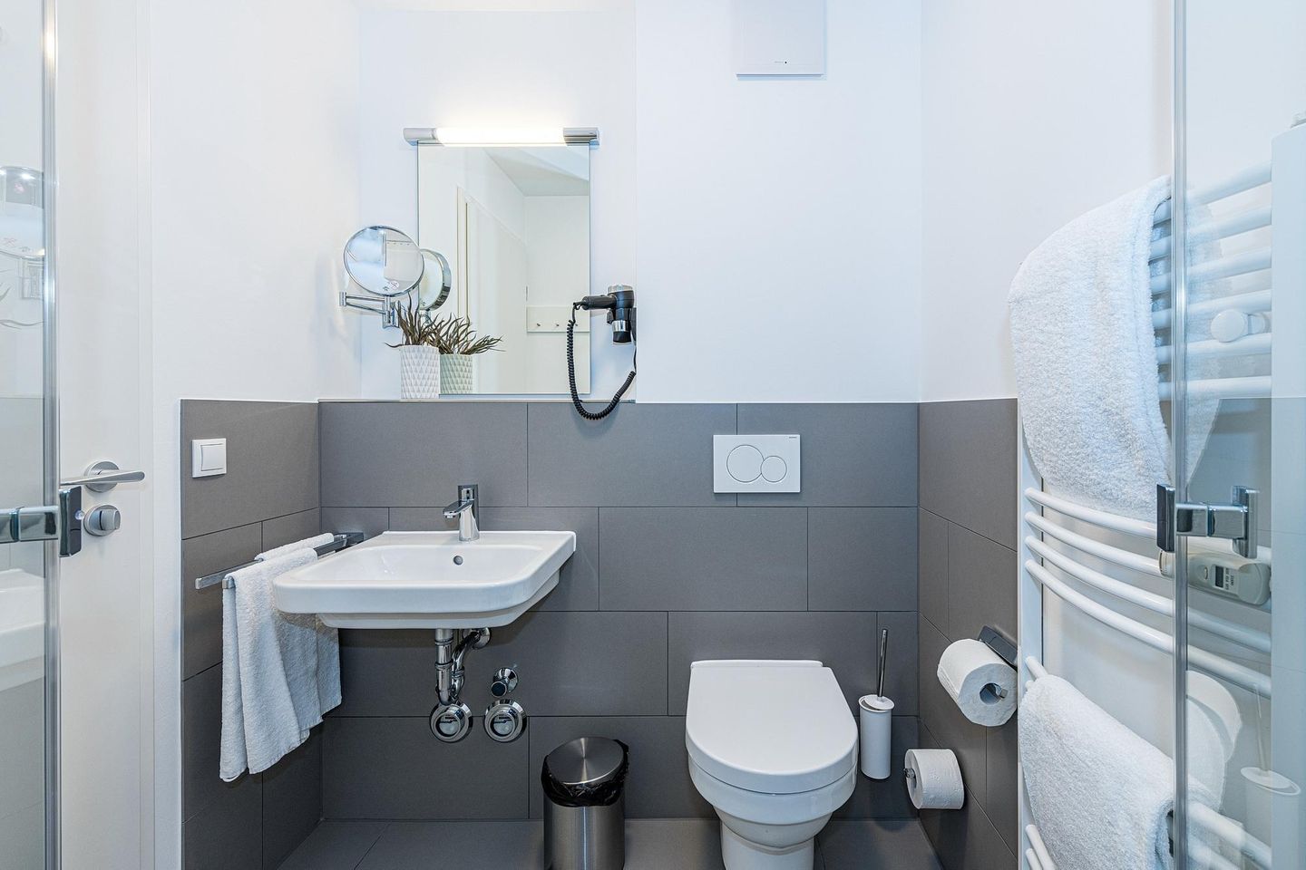 Deichhäuser Anna Küste Deichhäuser Anna Küste 8-22 Bensersiel - Badezimmer mit Dusche