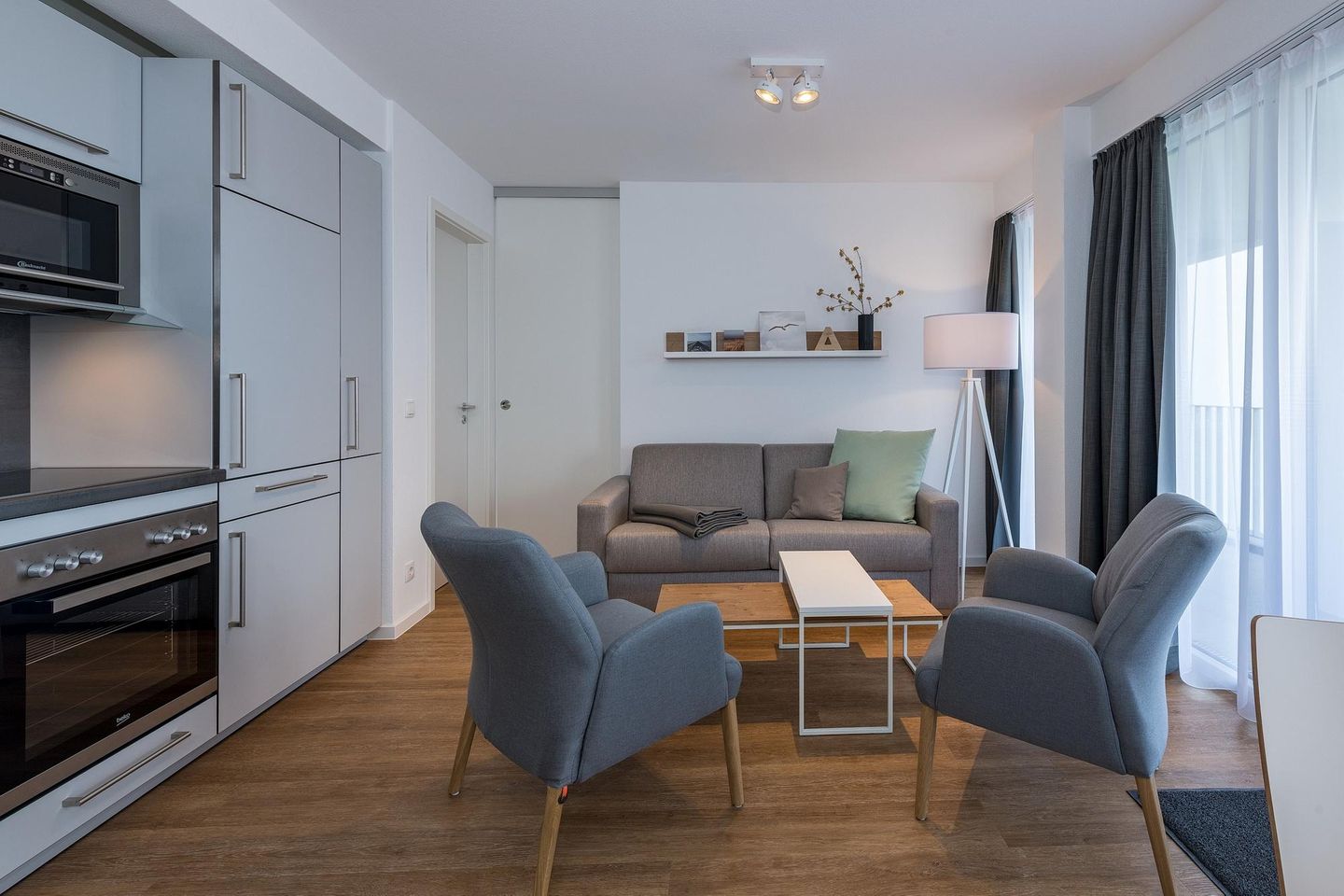 Deichhäuser Anna Küste Deichhäuser Anna Küste 8-23 Bensersiel - Wohn-Essbereich mit Couch