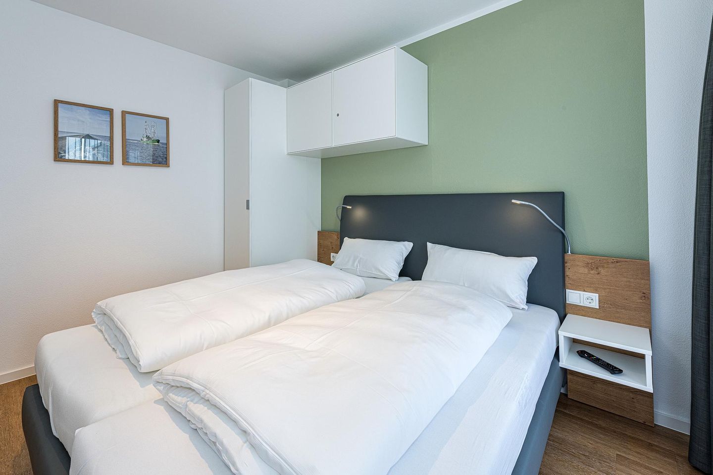 Deichhäuser Anna Küste Deichhäuser Anna Küste 8-23 Bensersiel - Schlafzimmer mit Doppelbett