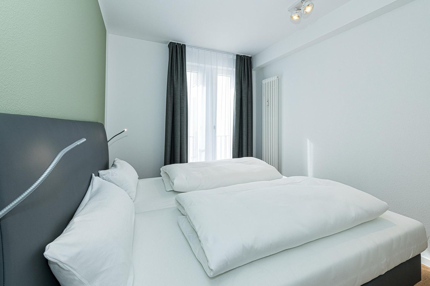 Deichhäuser Anna Küste Deichhäuser Anna Küste 8-23 Bensersiel - Schlafzimmer mit Doppelbett