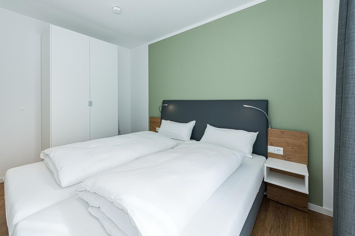 Deichhäuser Anna Küste Deichhäuser Anna Küste 8-23 Bensersiel - Schlafzimmer mit Doppelbett