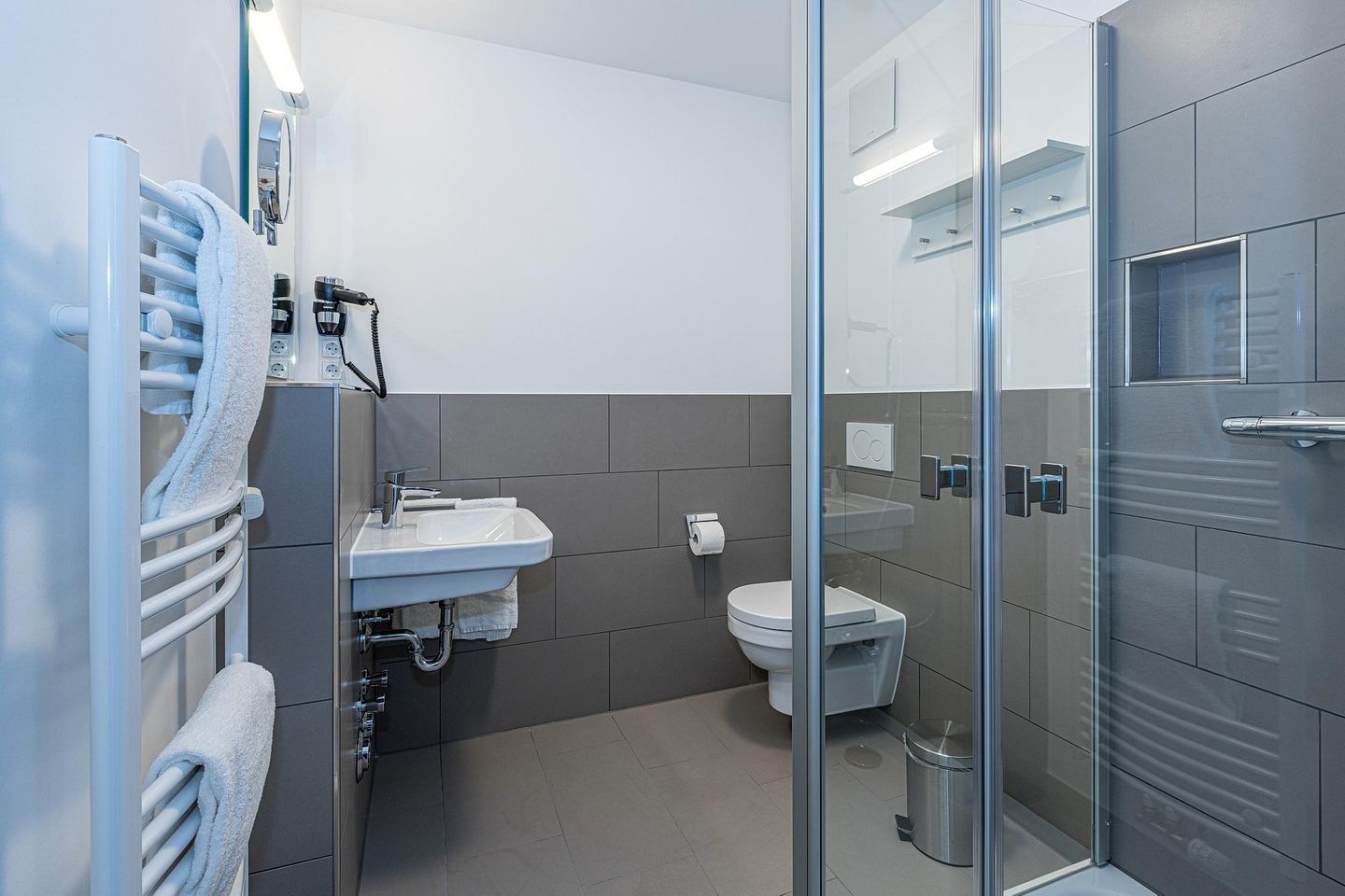 Deichhäuser Anna Küste Deichhäuser Anna Küste 8-23 Bensersiel - Badezimmer mit Dusche