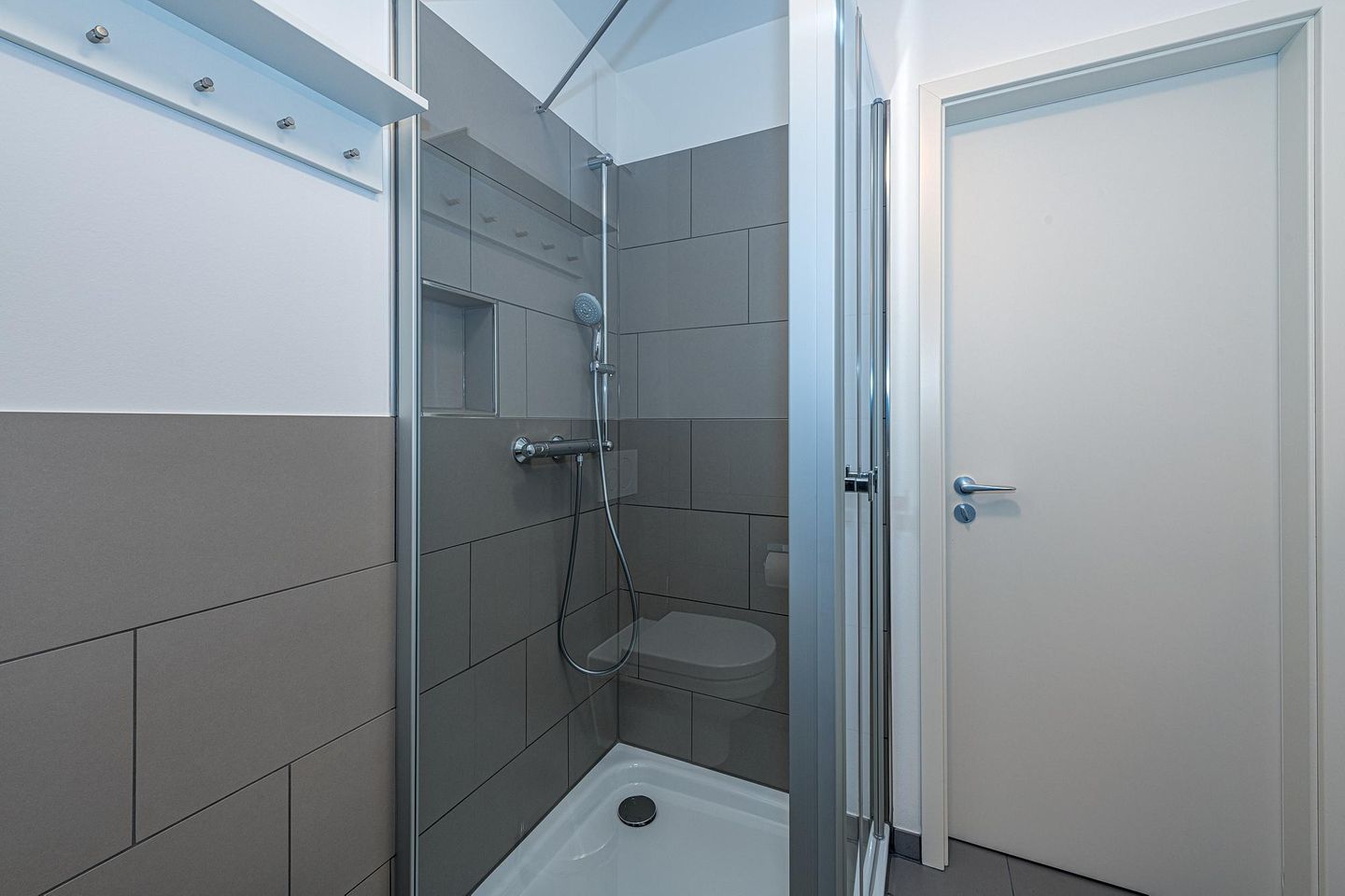 Deichhäuser Anna Küste Deichhäuser Anna Küste 8-23 Bensersiel - Badezimmer mit Dusche