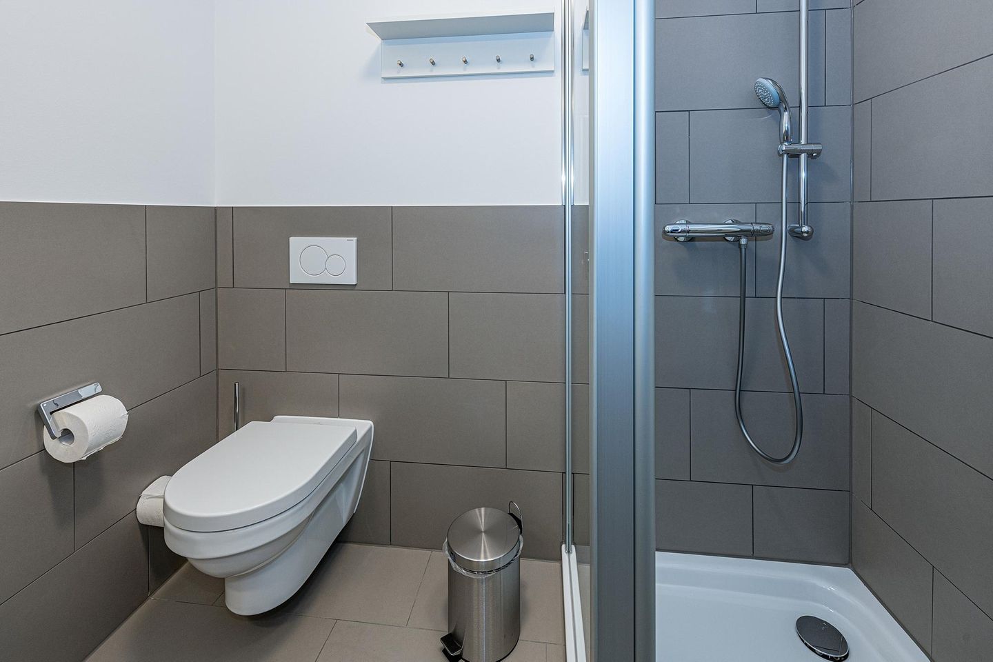 Deichhäuser Anna Küste Deichhäuser Anna Küste 8-23 Bensersiel - Badezimmer mit Dusche