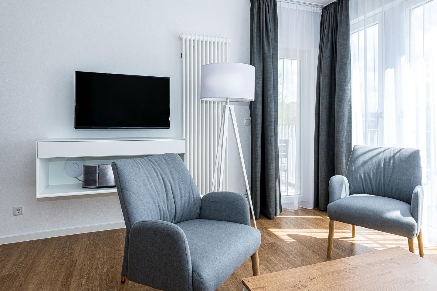 Deichhäuser Anna Küste Deichhäuser Anna Küste 8-24 Bensersiel - Wohn-Essbereich mit Couch