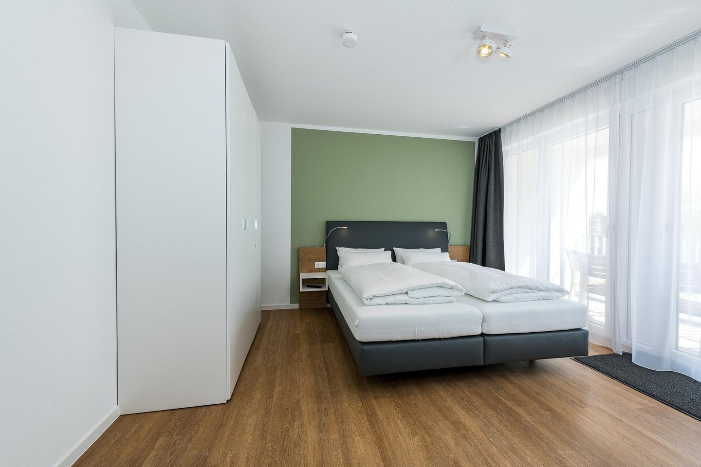 Deichhäuser Anna Küste Deichhäuser Anna Küste 8-24 Bensersiel - Schlafzimmer mit Doppelbett