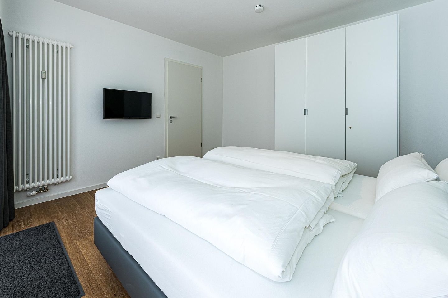 Deichhäuser Anna Küste Deichhäuser Anna Küste 8-24 Bensersiel - Schlafzimmer mit Doppelbett