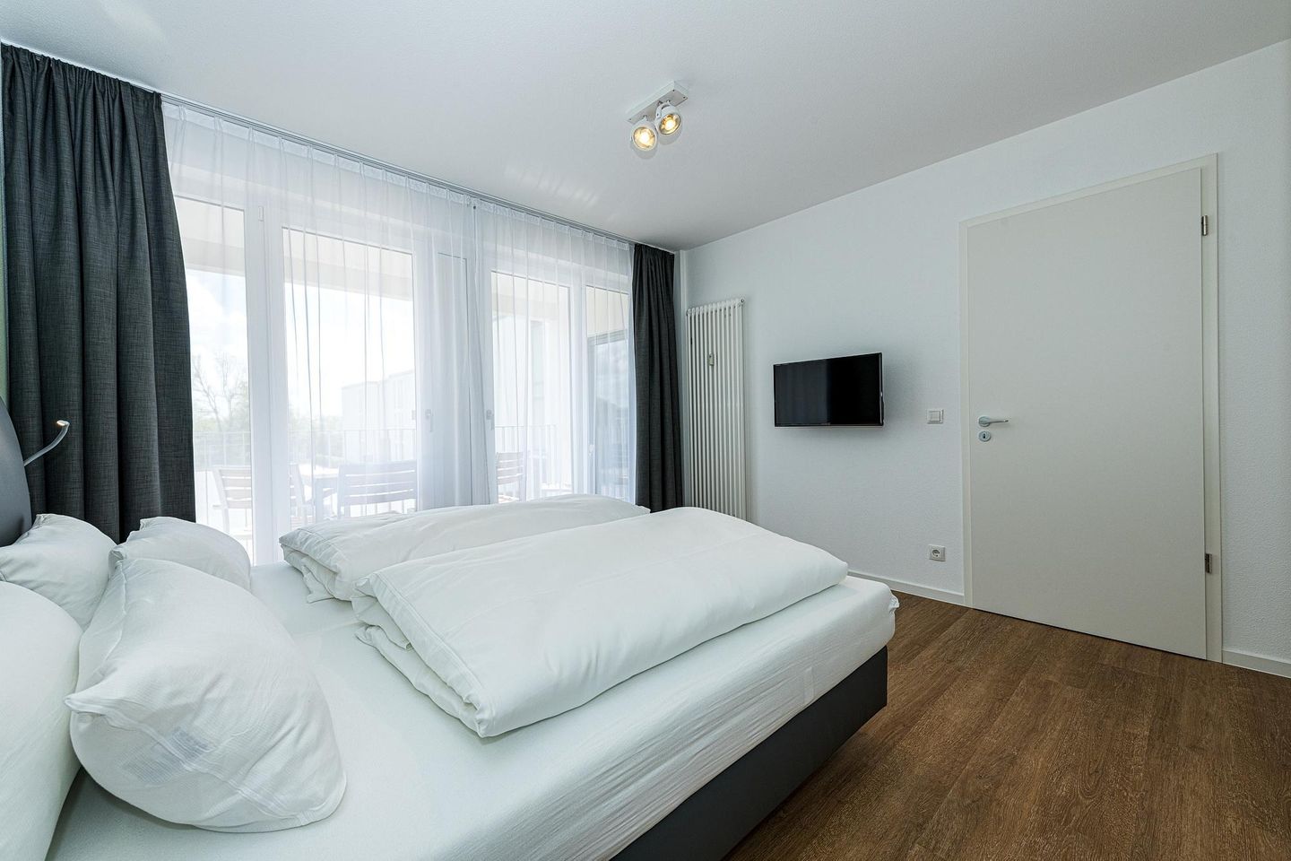 Deichhäuser Anna Küste Deichhäuser Anna Küste 8-24 Bensersiel - Schlafzimmer mit Doppelbett