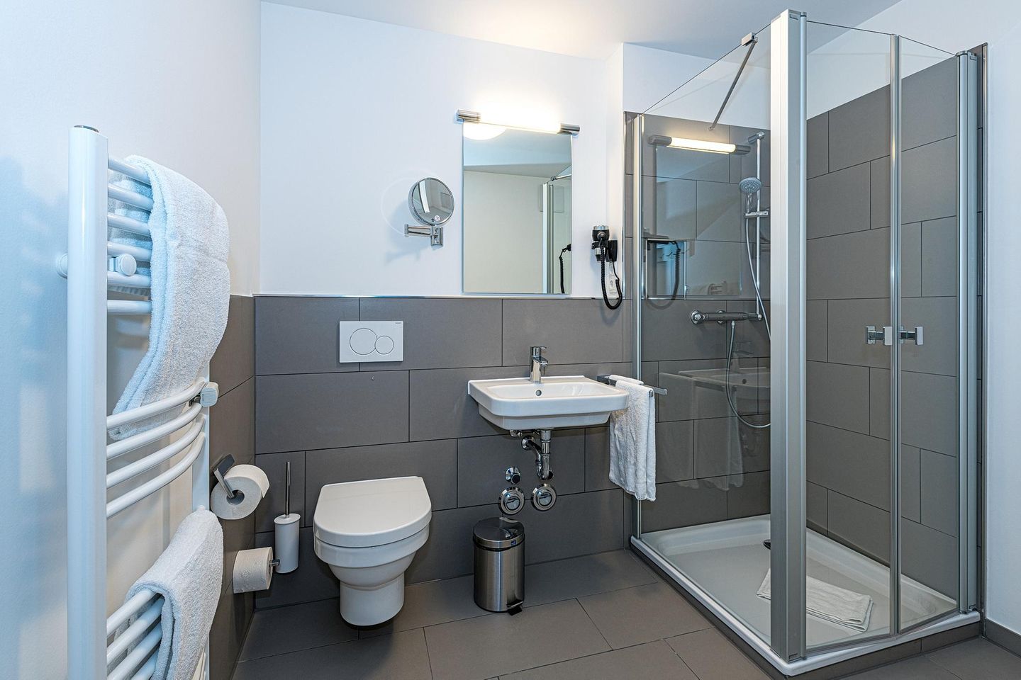 Deichhäuser Anna Küste Deichhäuser Anna Küste 8-24 Bensersiel - Badezimmer mit Dusche