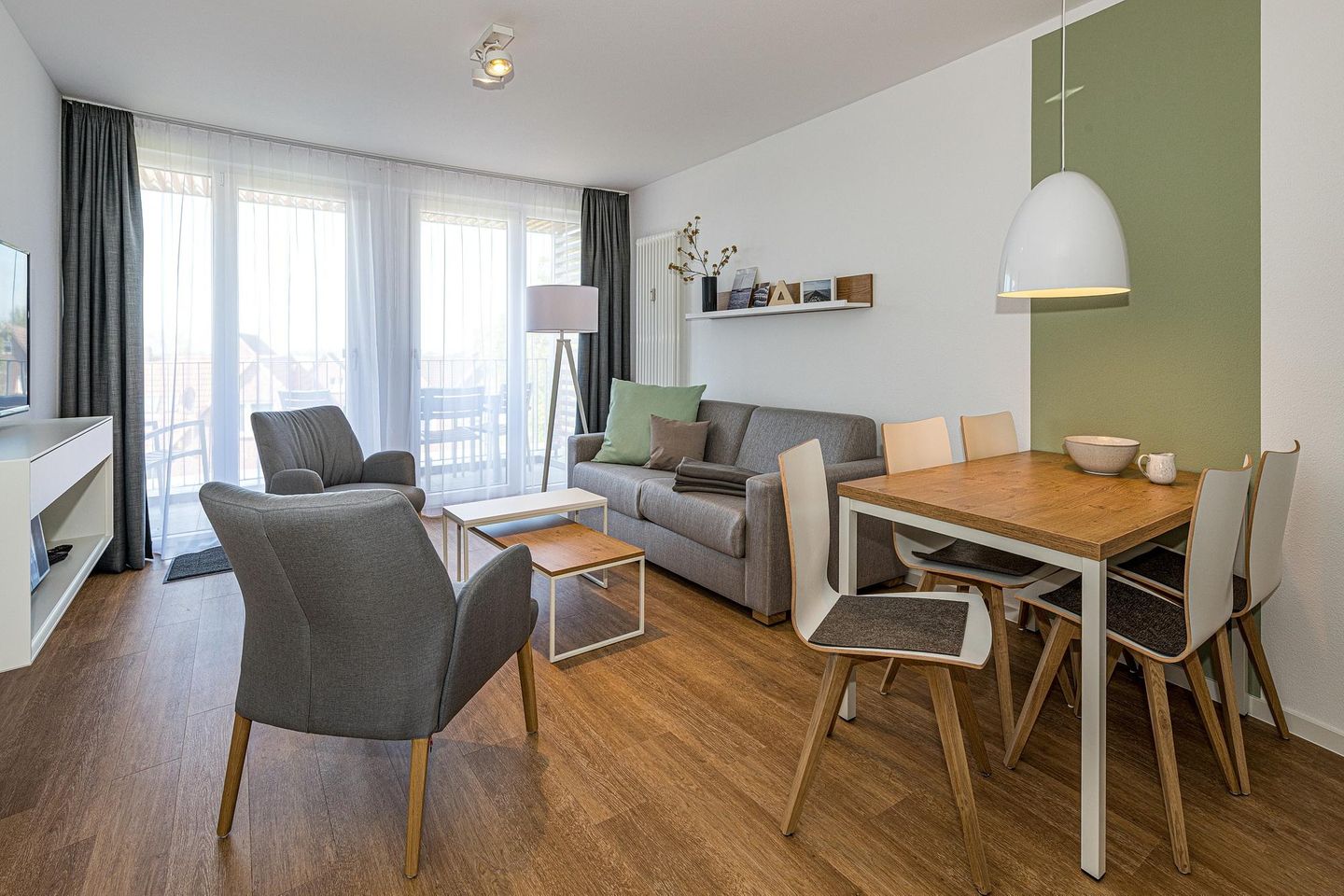 Deichhäuser Anna Küste Deichhäuser Anna Küste 8-30 Bensersiel - Wohn-Essbereich mit Couch