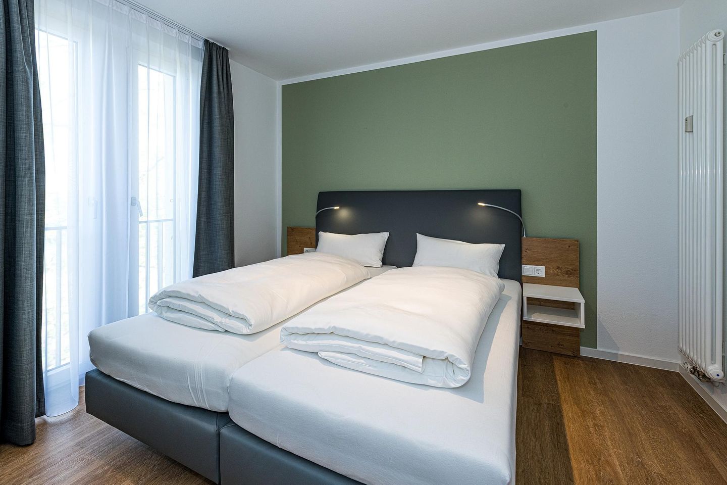 Deichhäuser Anna Küste Deichhäuser Anna Küste 8-30 Bensersiel - Schlafzimmer mit Doppelbett