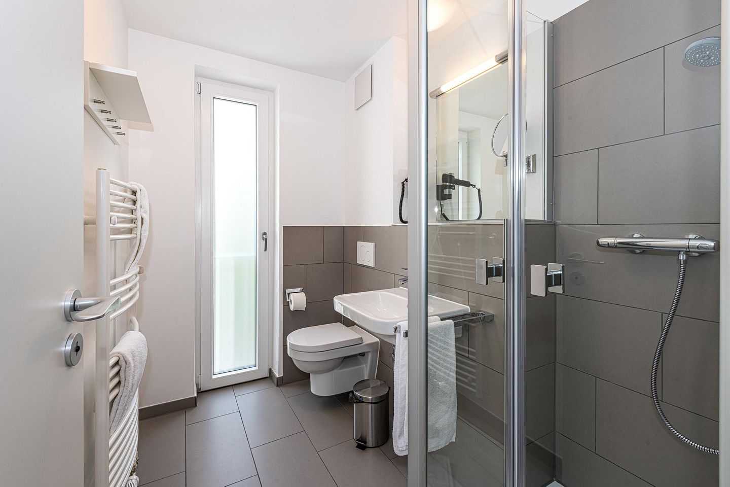 Deichhäuser Anna Küste Deichhäuser Anna Küste 8-30 Bensersiel - Badezimmer mit Dusche